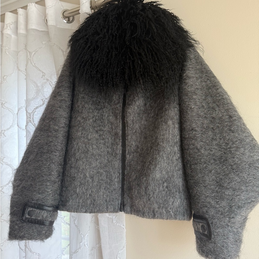 Gorgeous Gray color WOOL JACKET   with Black Lama Fur Collar, goose down , ITALY
